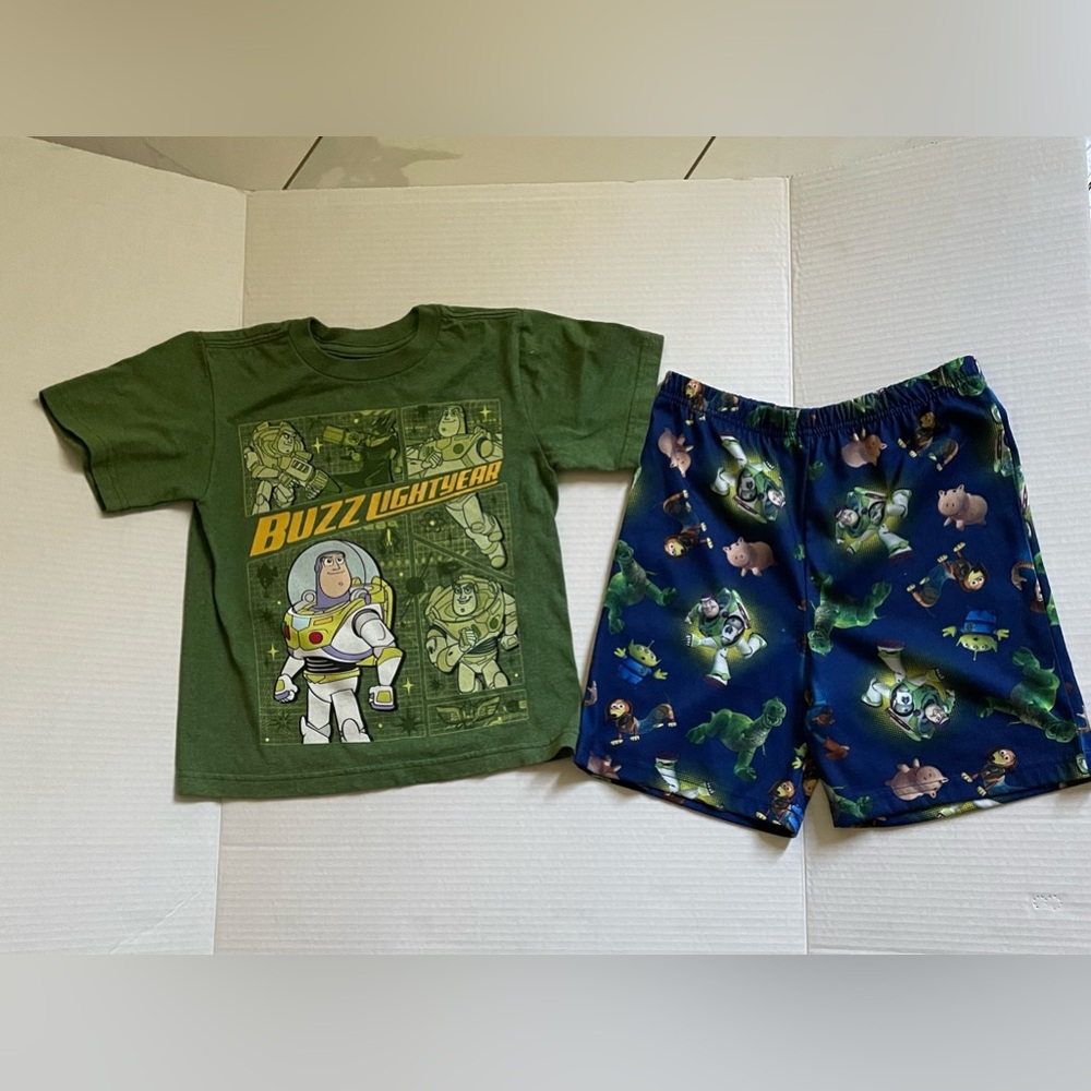 Buzzlight year short (size:6) and t-shirt size(XXS) for boys. Green and blue